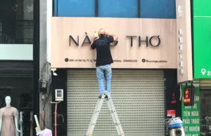 Hướng dẫn vệ sinh bảng hiệu chữ nổi inox sáng bóng như mới